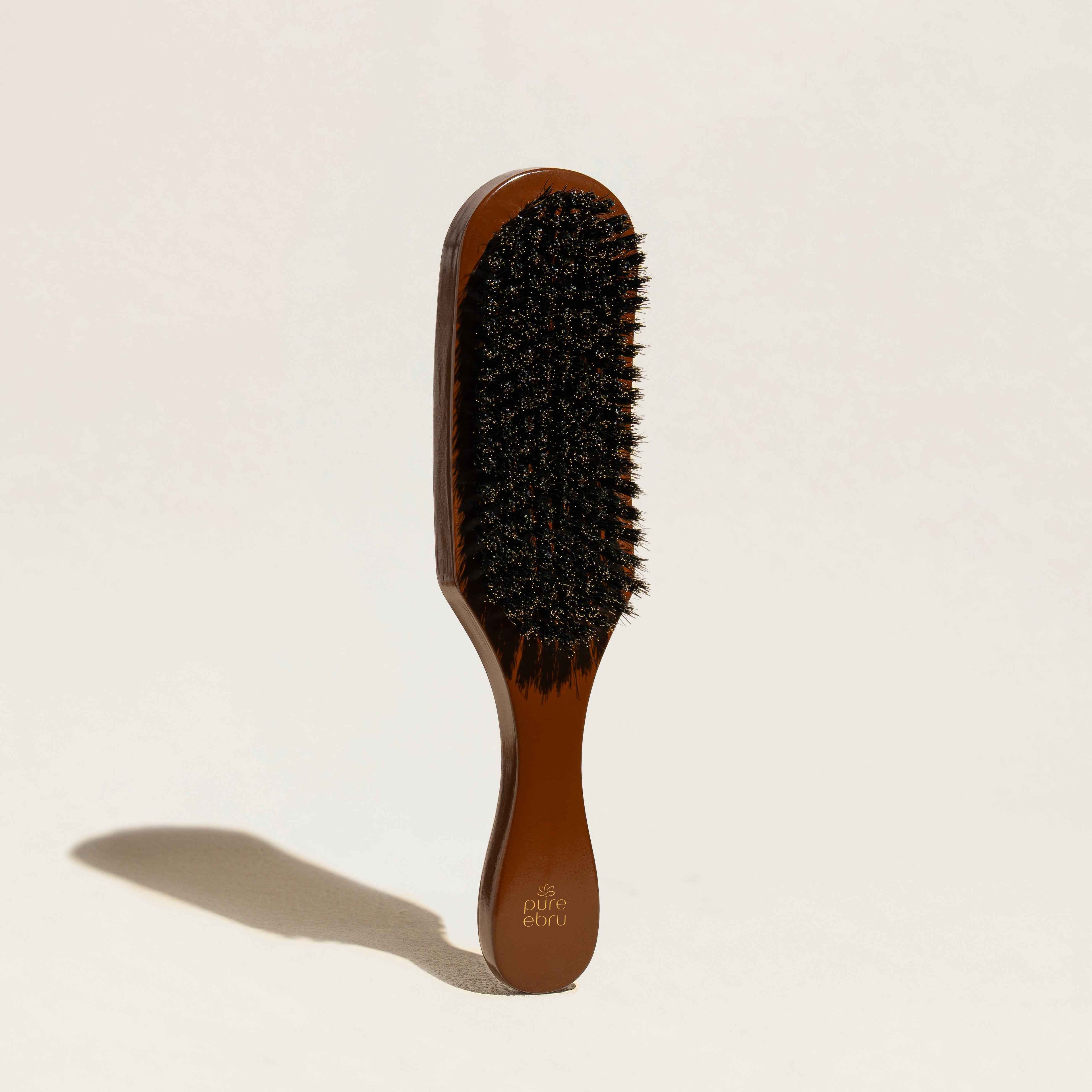 Styling Brush in Braun für glatte Frisuren