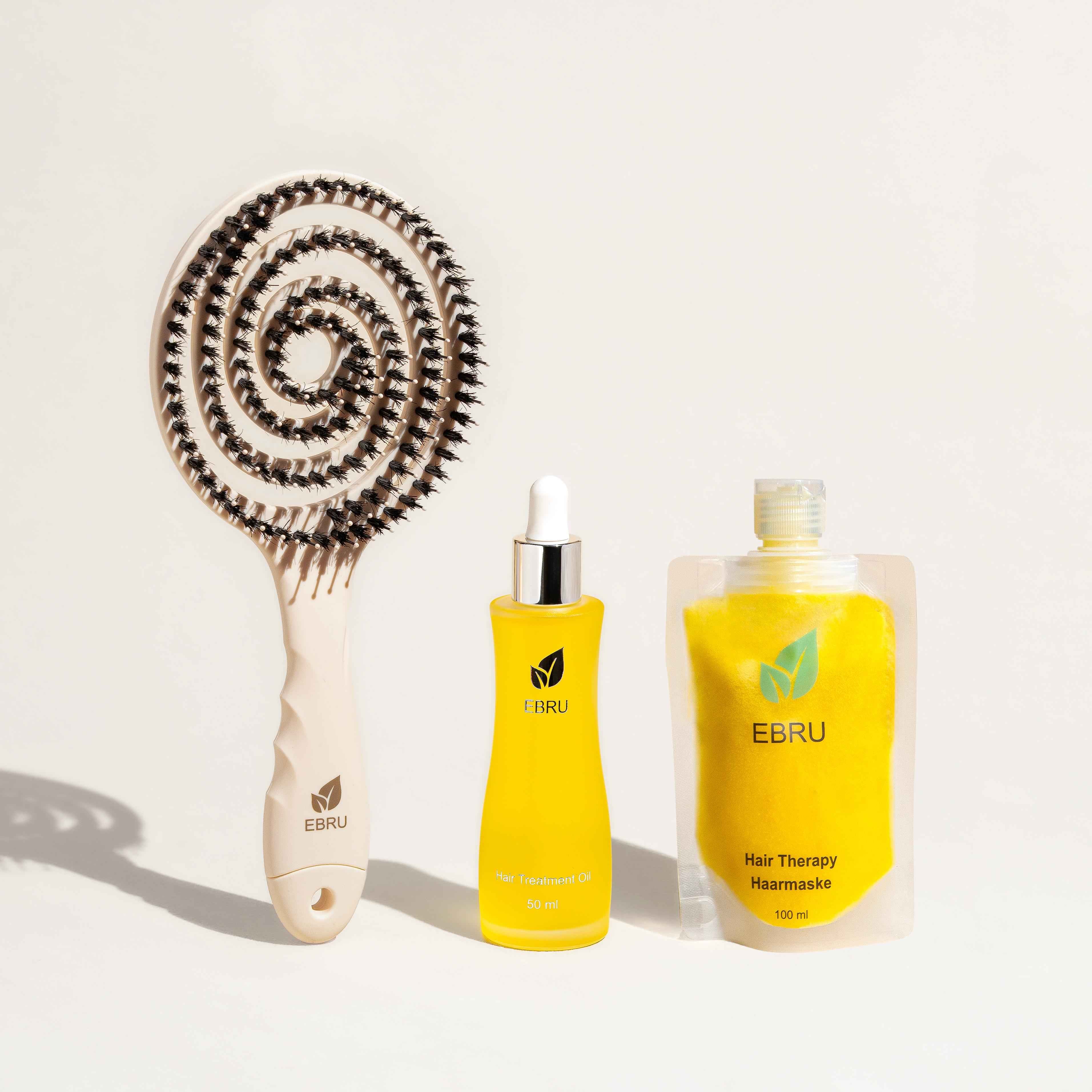 Hair Treatment Trio mit beiger Haarbürste, Haaröl und Haarmaske