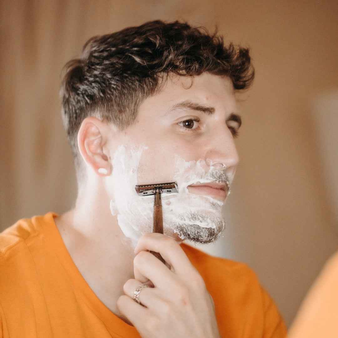 Rasierhobel Brownie entfernt Haare gründlich